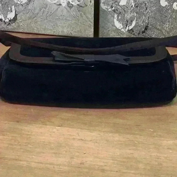 Vintage Black Velvet Clutch Bag with Handles - Picture 9 of 9